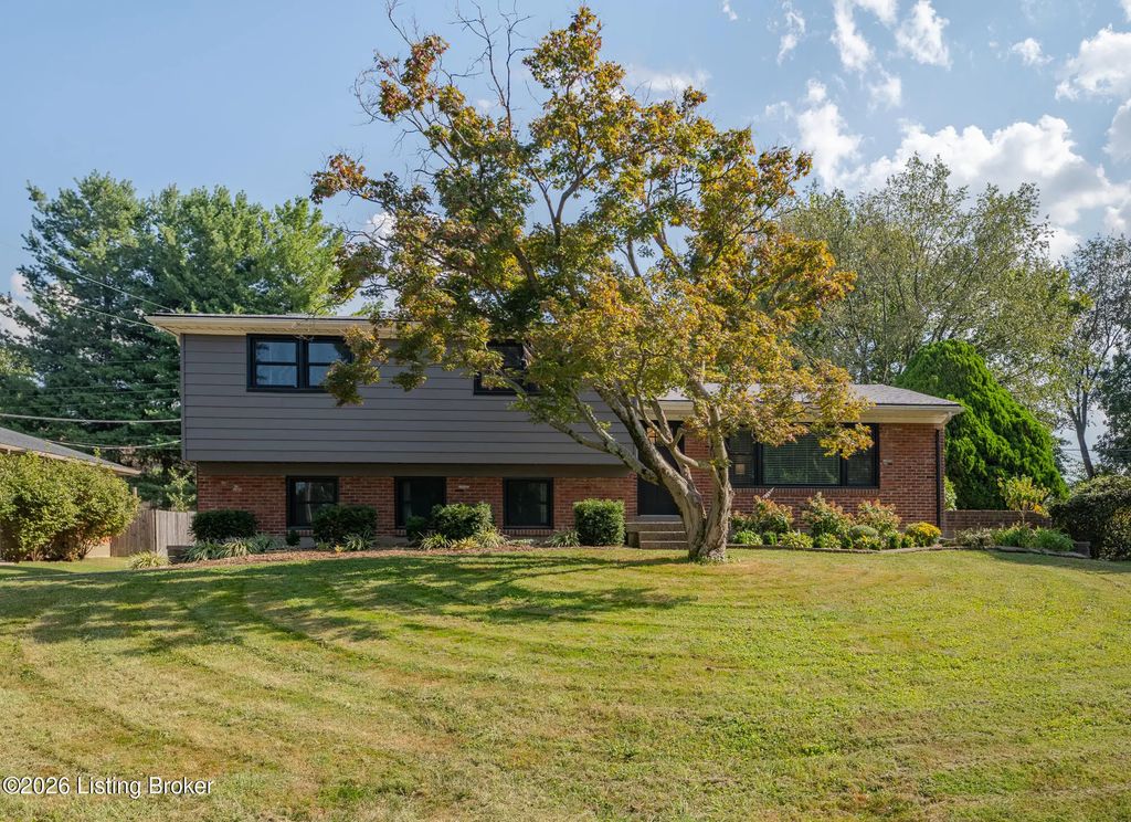 9812 Longwood Cir, Louisville