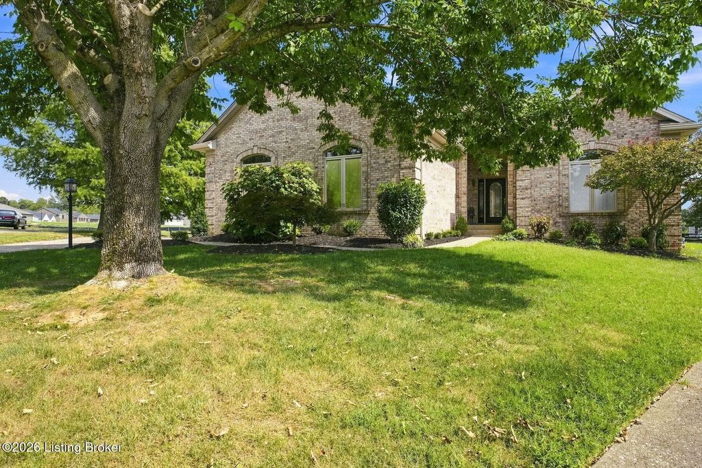 8006 Hall Farm Dr, Louisville