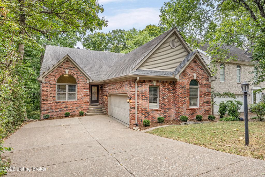 8710 Wooded Trail Ct, Louisville