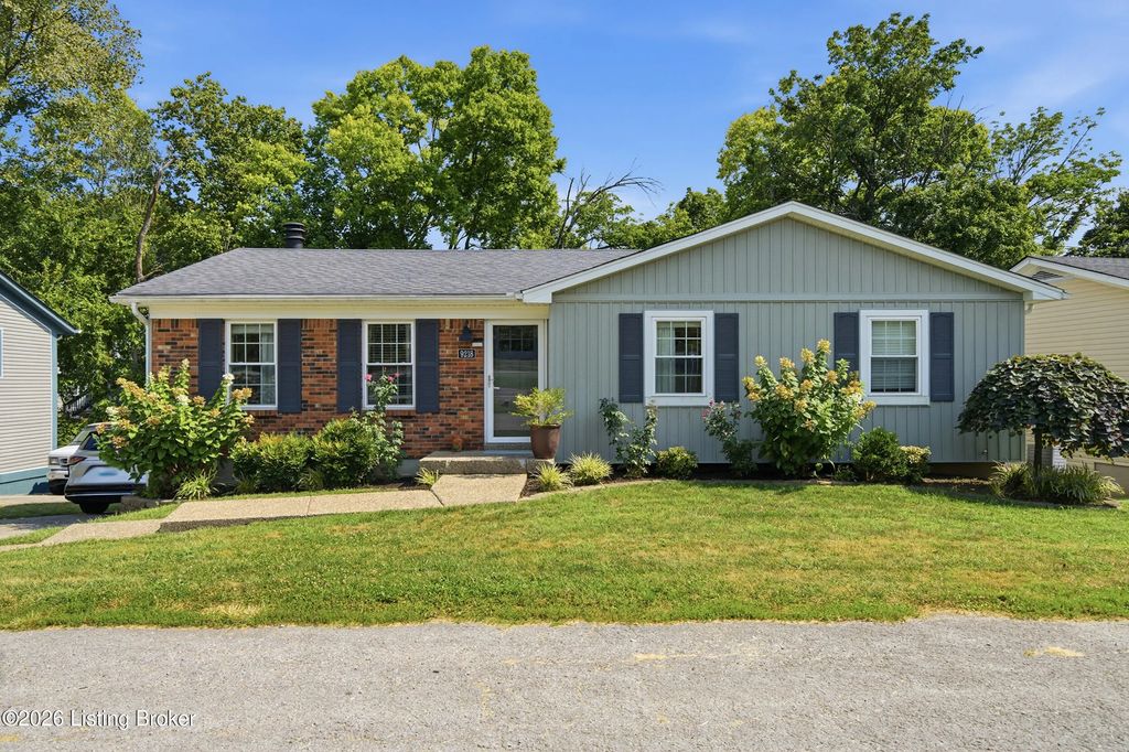 9218 Watterson Trail, Louisville