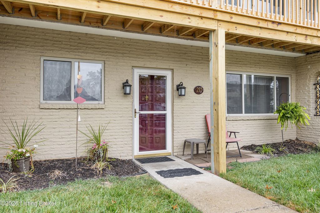 217 Casa Bella Ct, Louisville