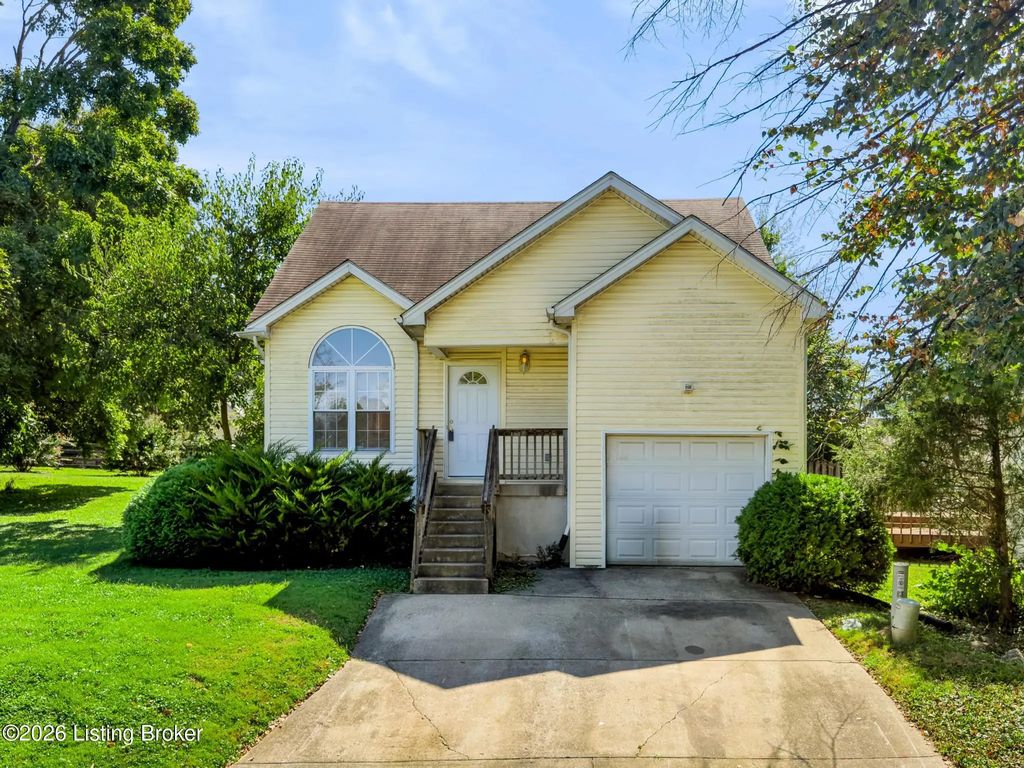 8104 Hudson Ln, Louisville