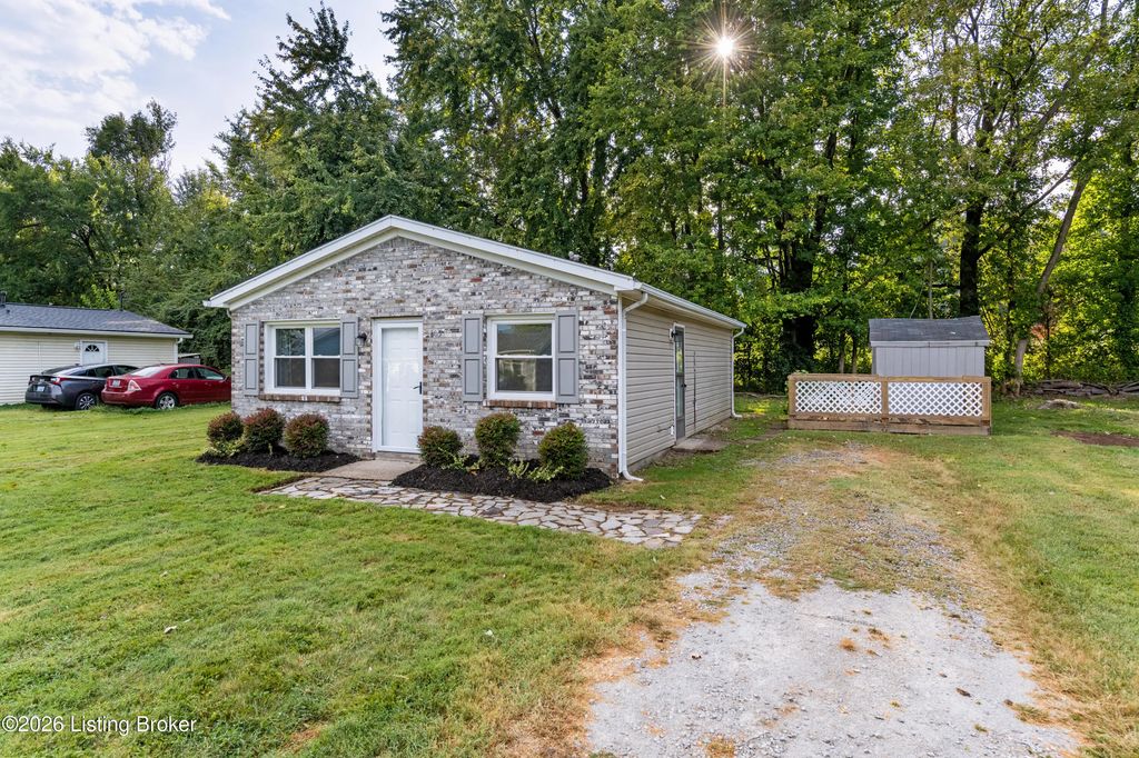 305 Melody Ln, Louisville