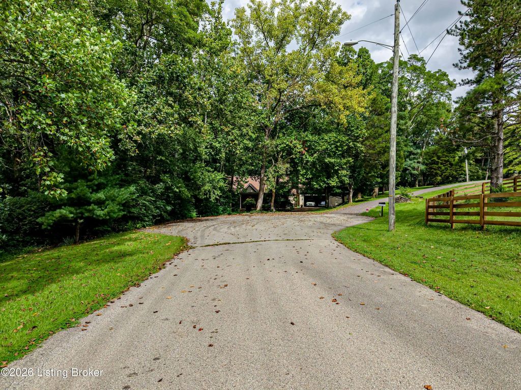 3501 Kim Ct, Crestwood