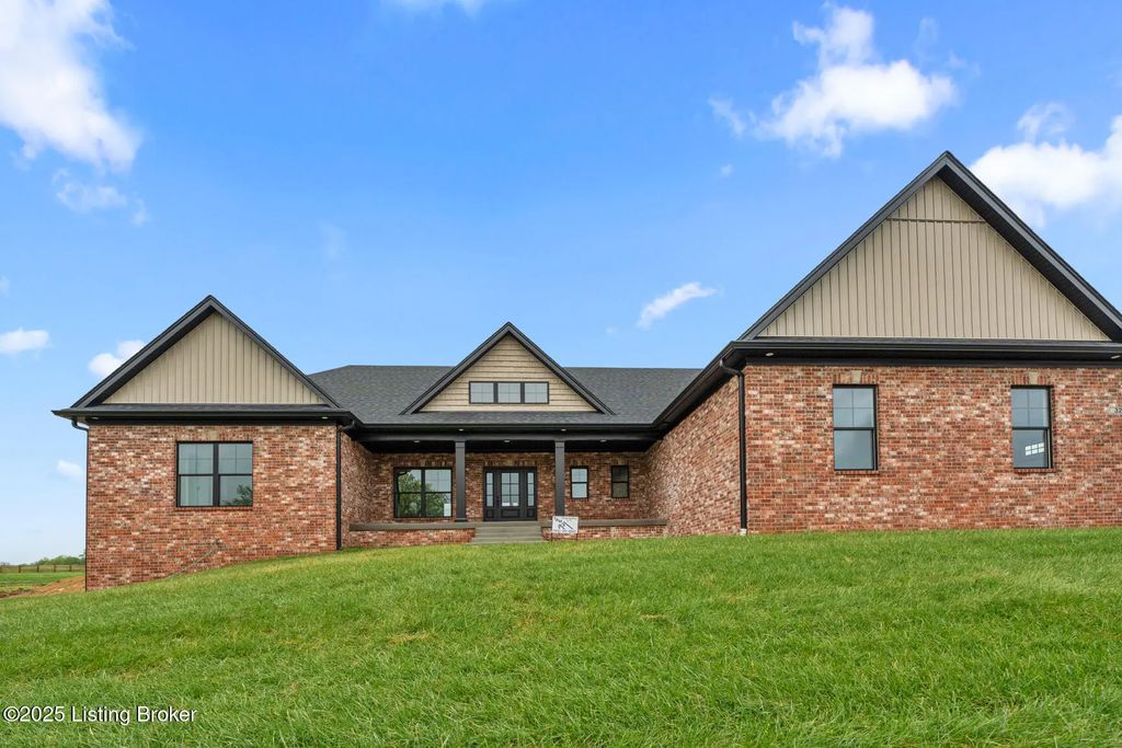 32 Dalton Dr, Fisherville