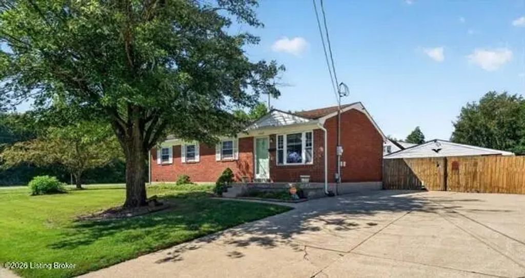10008 Lochwick Way, Louisville