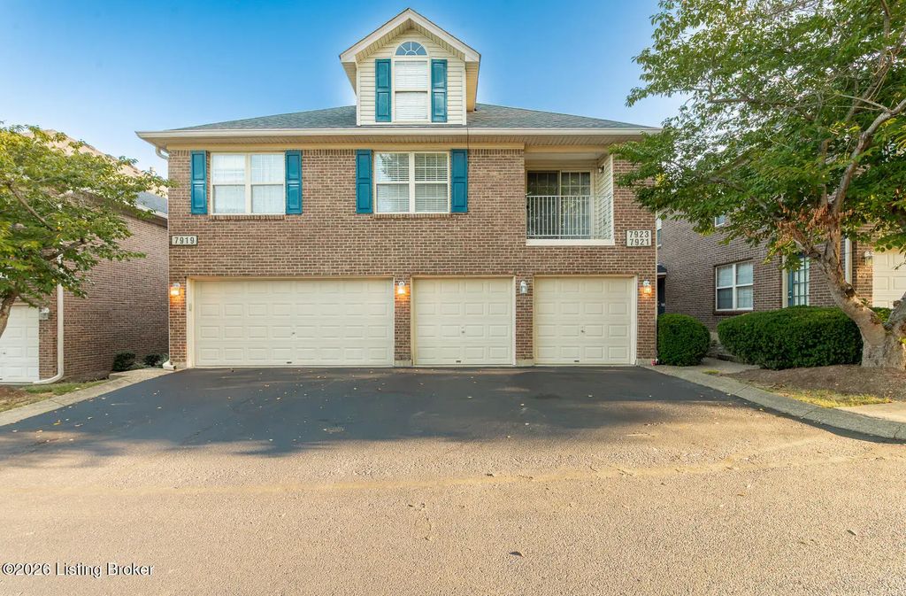 7921 Grand Cascade Dr, Louisville