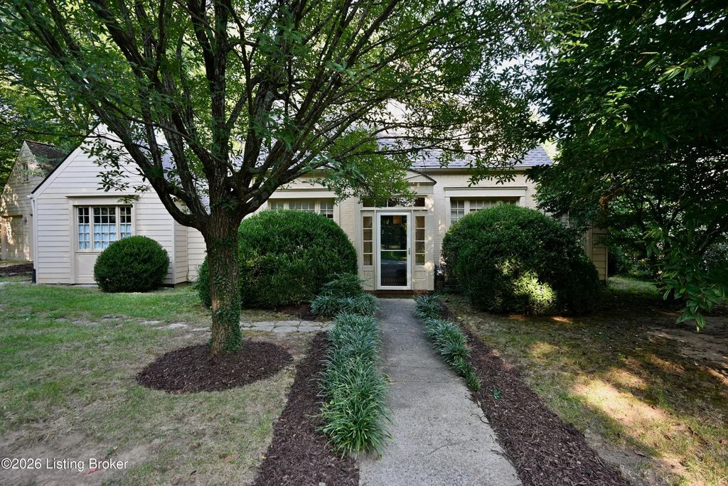 621 Cochran Hill Rd, Louisville