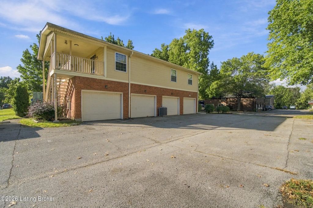 3008 Treeview Ct, Louisville