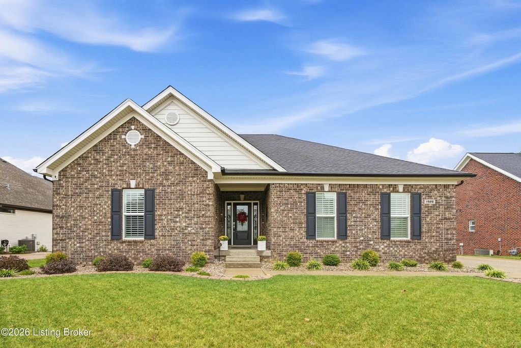 1928 Scenic Lakes Dr, Louisville