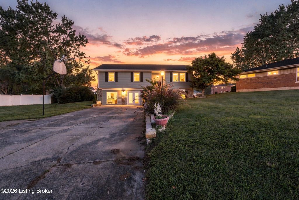 2304 Stephan Ln, Louisville