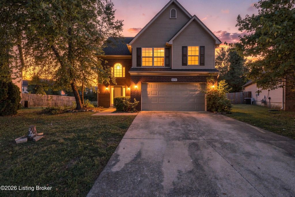 6919 Walnut Farm Dr, Louisville