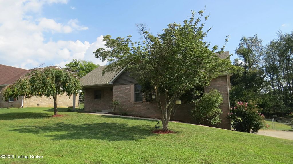 323 Oakview Dr, Somerset