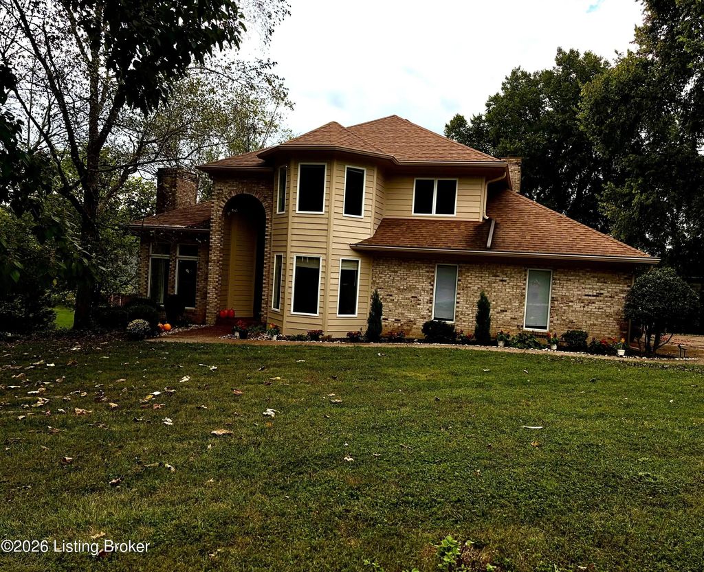 7642 Deer Meadow Dr, Louisville