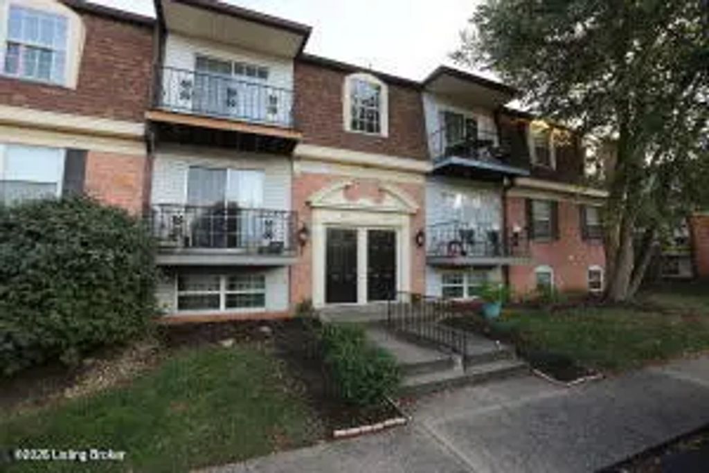 208 Flanders Ct Apt 3, Louisville