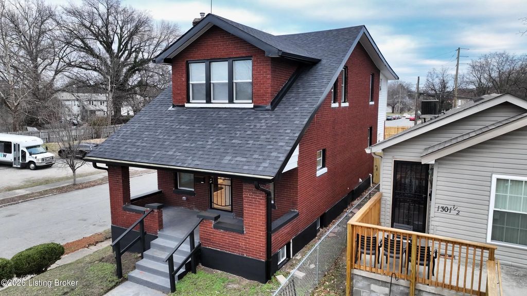1301 S 26th St, Louisville