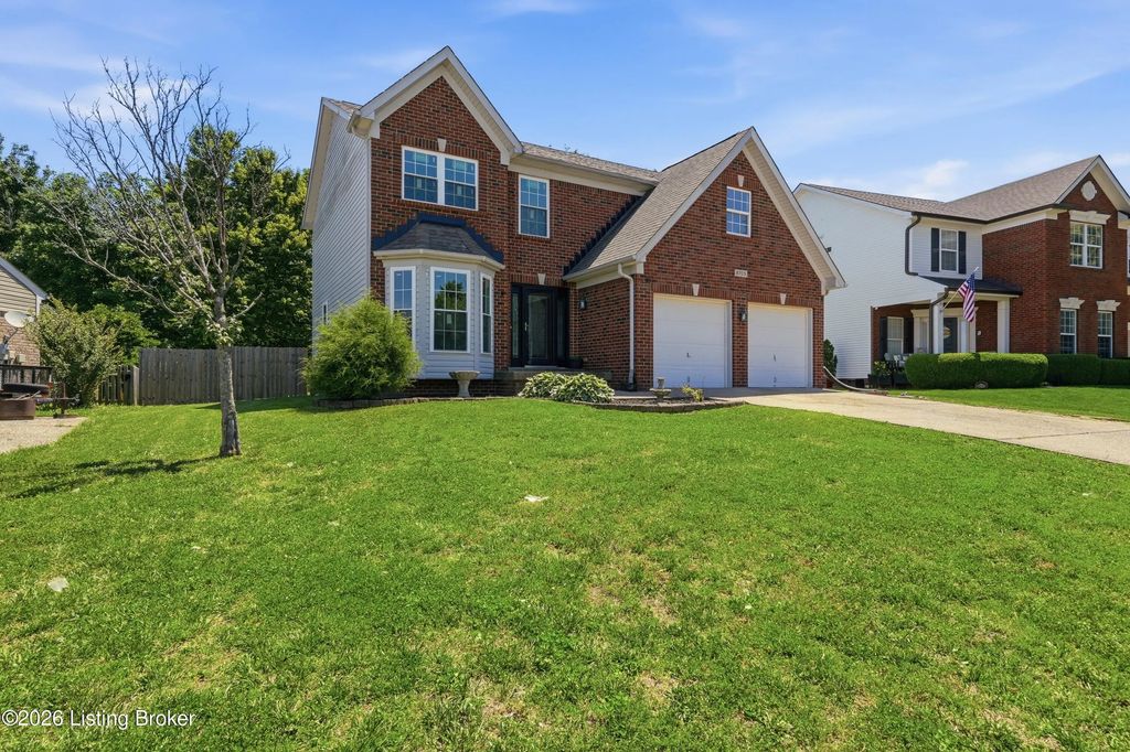 8703 Sanctuary Ln, Louisville