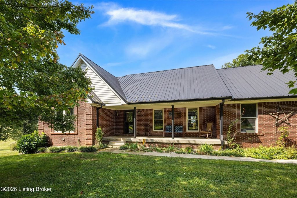 67 Center Court Dr, Bedford