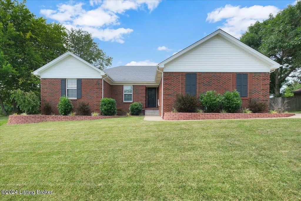 2014 Cherrywood Dr, La Grange