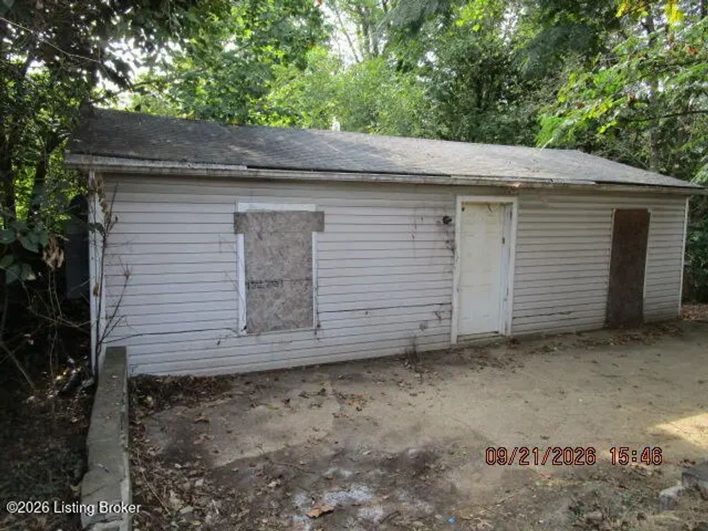 3071 University Rd # R, Louisville