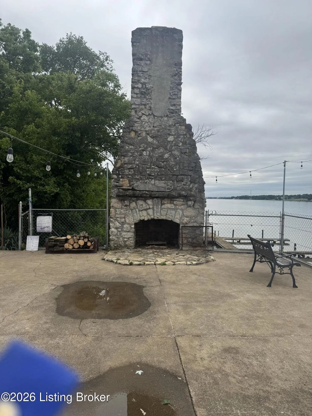 911 W Riverside Dr, Louisville