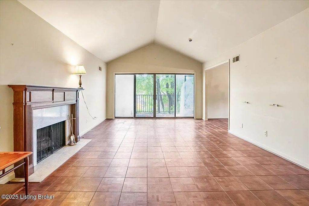 2500 Glenmary Ave Apt 303, Louisville