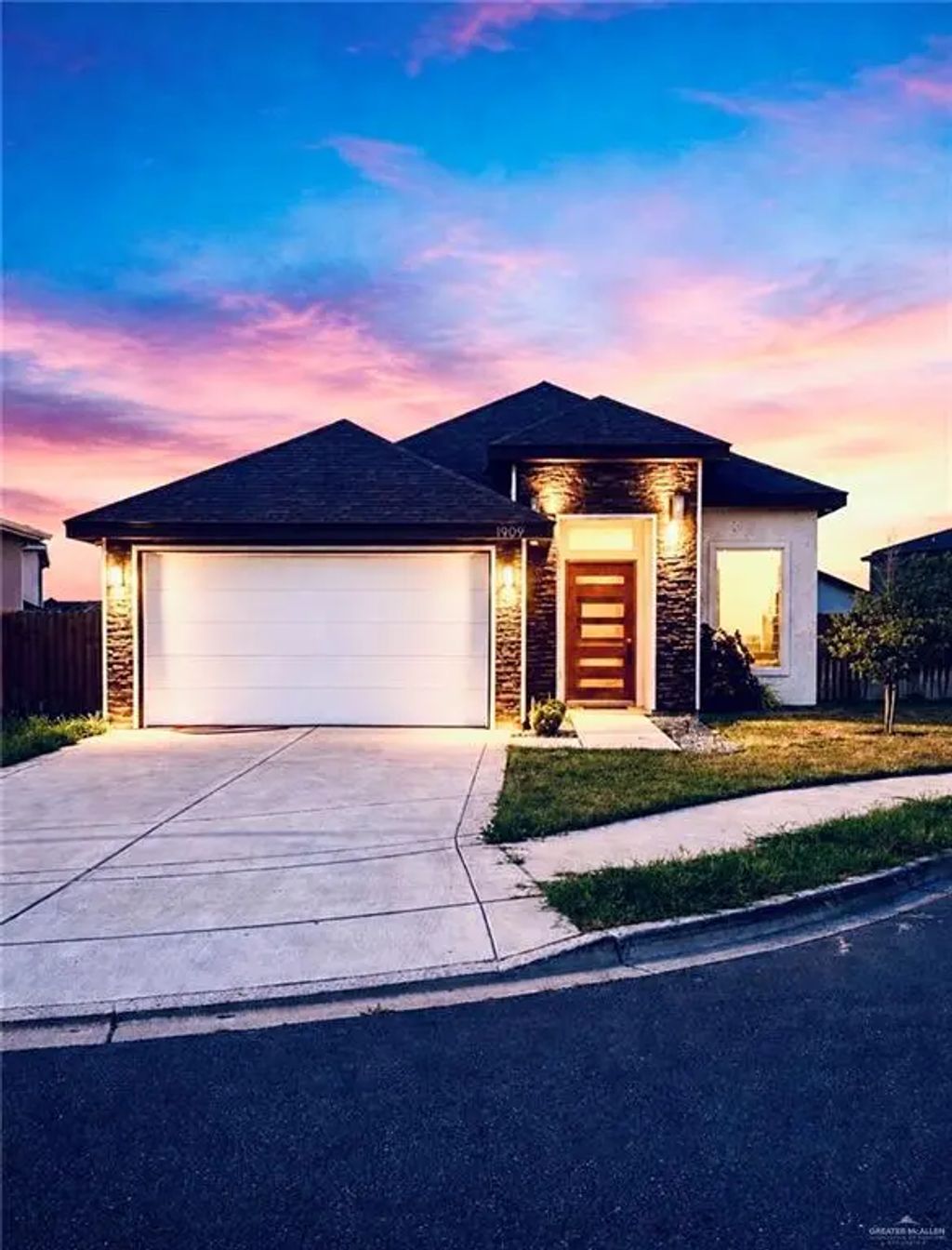 1909 E Silverton Circle, Edinburg