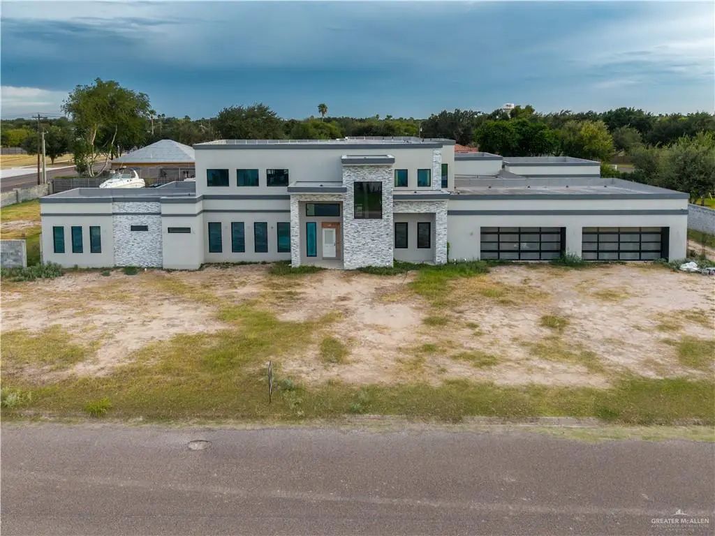 2330 Martha's Lane, Palmhurst