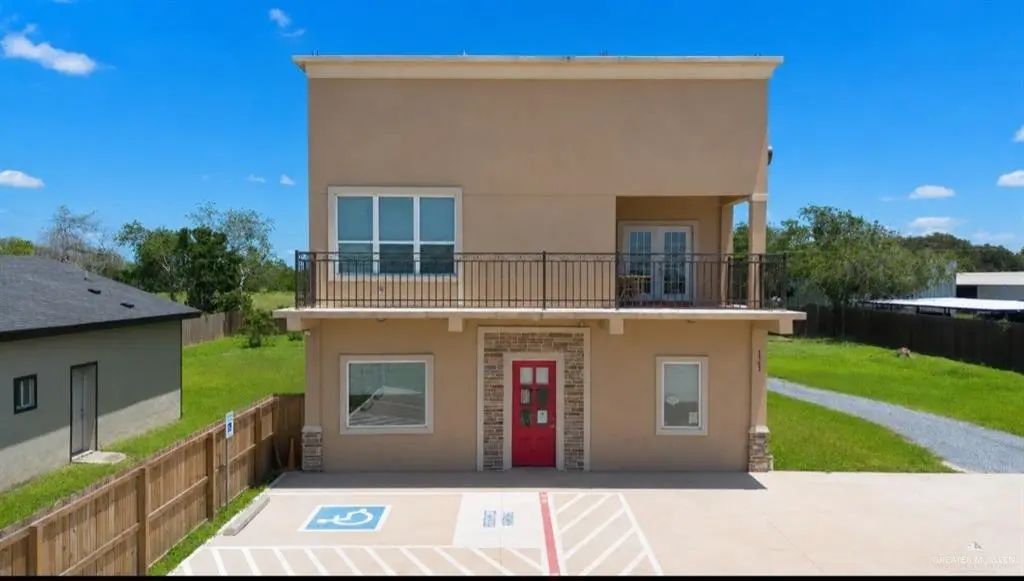 1741 E Expressway 83, Mercedes