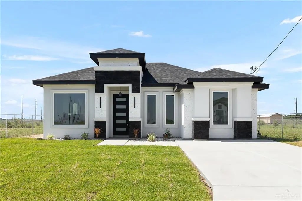 345 Merida Avenue, Donna