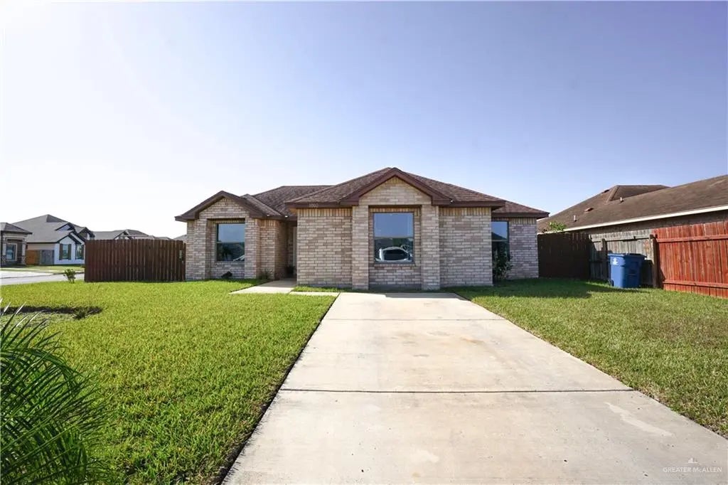 1002 Easter Lilly Drive, Los Fresnos