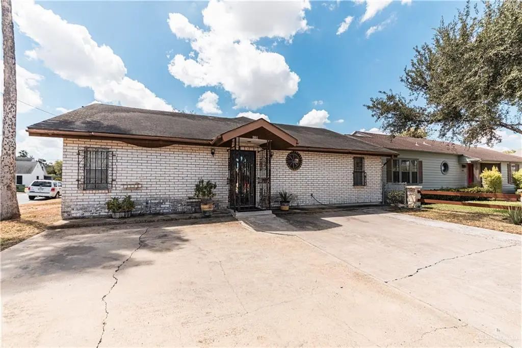 201 W Kelly Avenue, Pharr