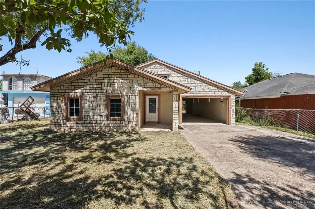 8210 Tweety Street, Donna
