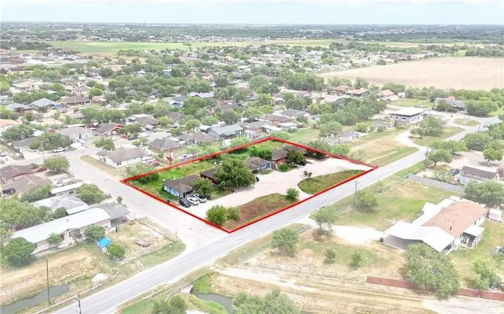 E Lott Road, Donna