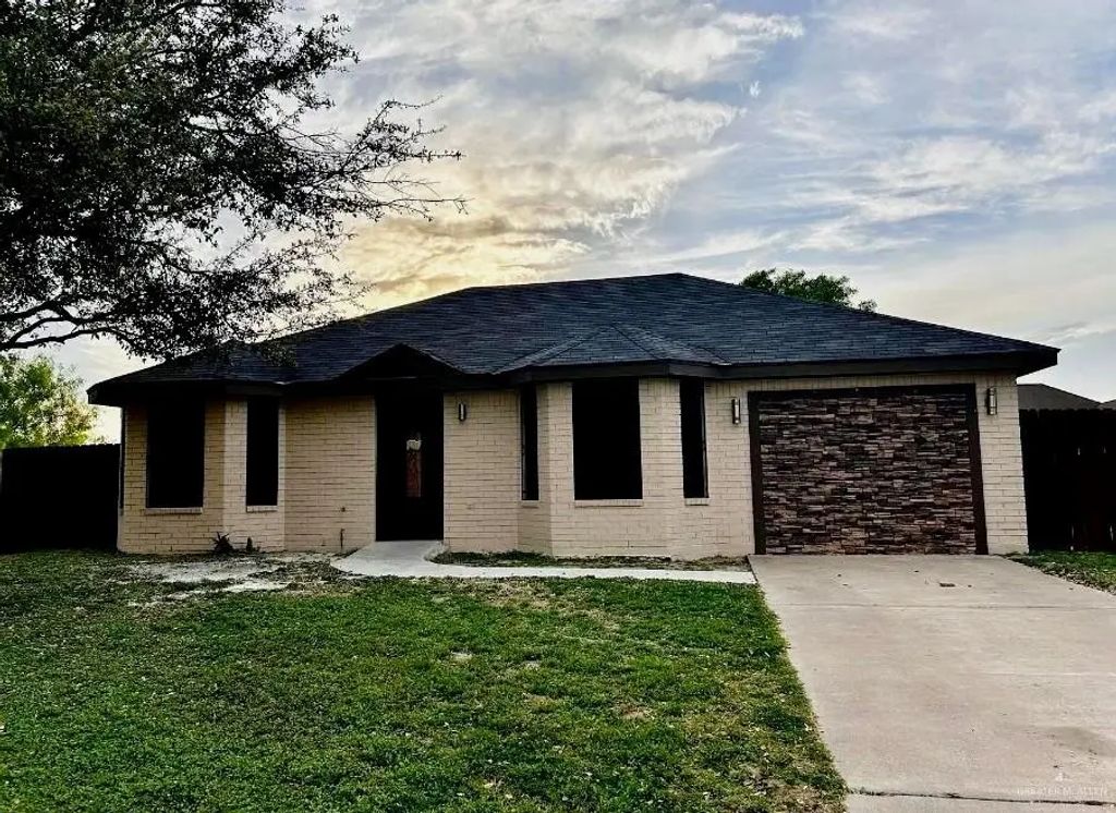 317 Whitewing Drive, La Joya