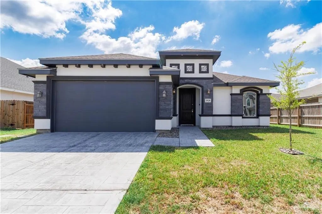 1928 Tierra Santa Circle, Edinburg