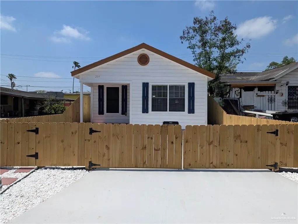 209 N Kansas Street, Weslaco