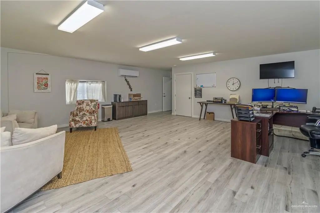 1200 Interstate 2 4, Donna
