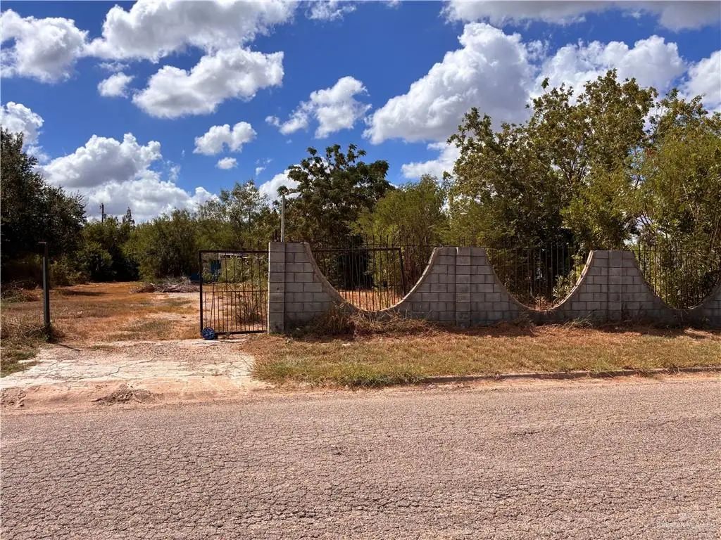 1214 Coyote Street, Donna