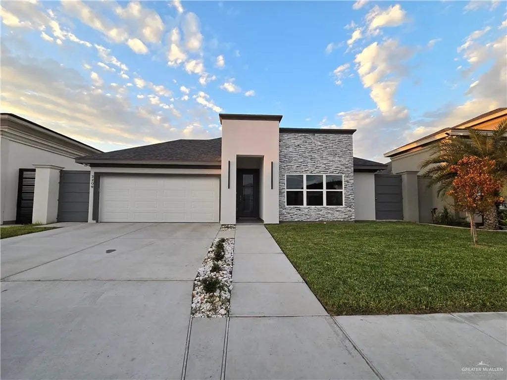 2209 E 8th Street E, Mission