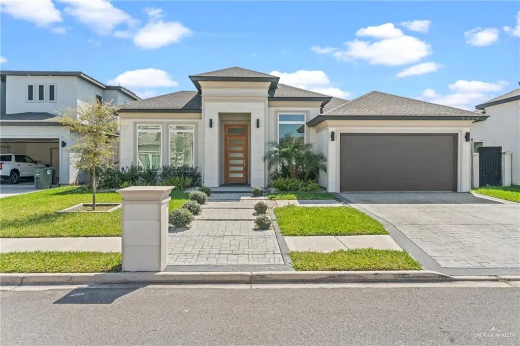 2214 E 6th Street E, Mission