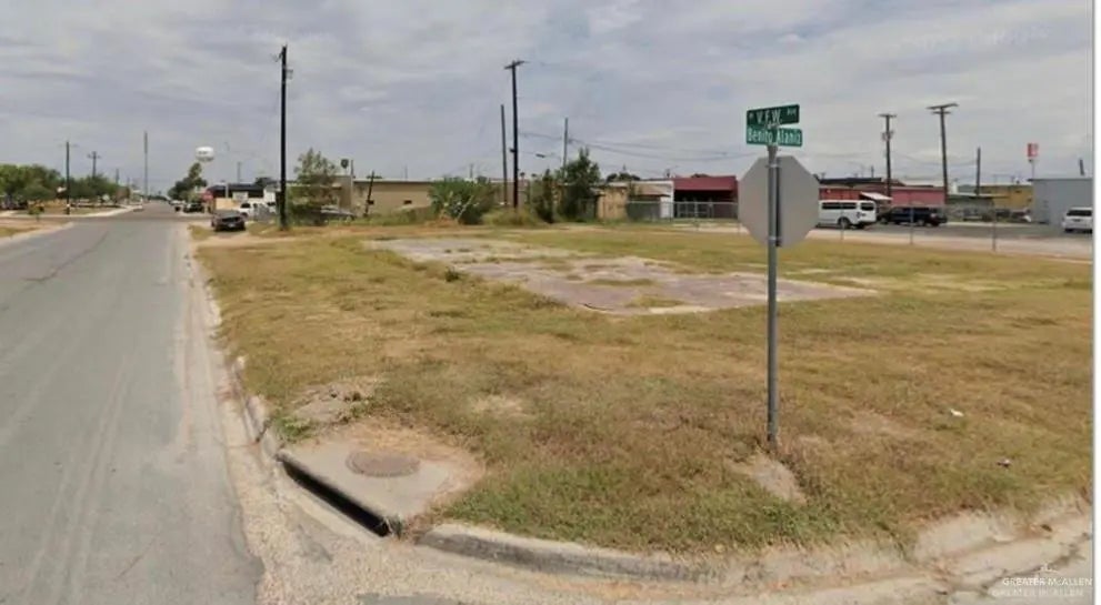 300 N Benito Alaniz, Elsa