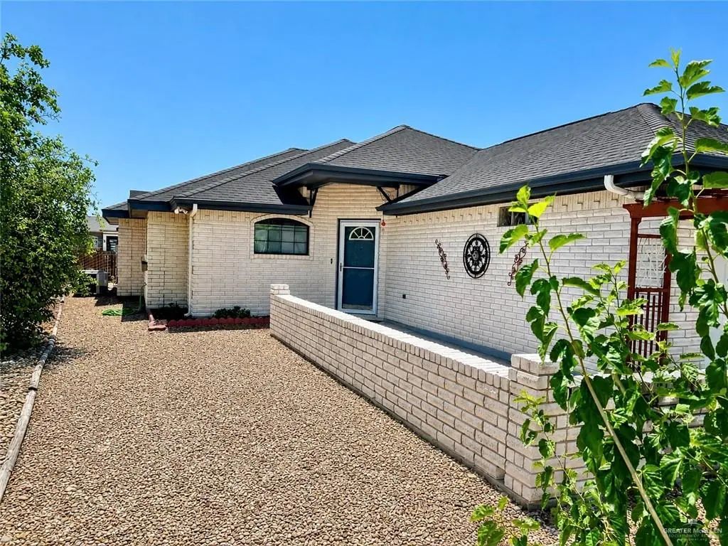 1006 Lake View Drive, Mission