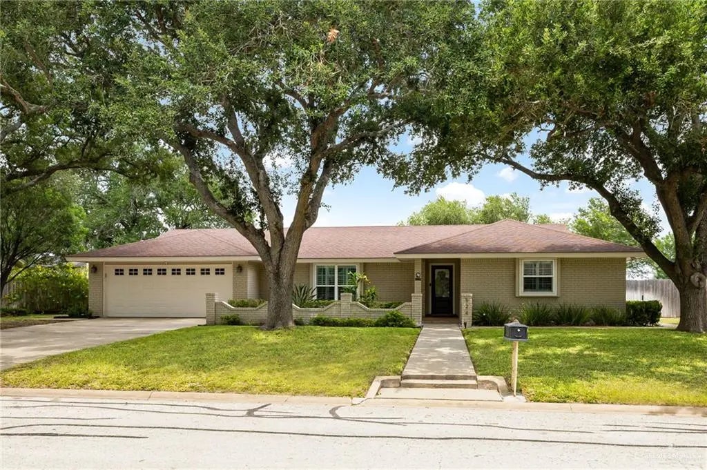 524 Palm Valley Drive E, Harlingen