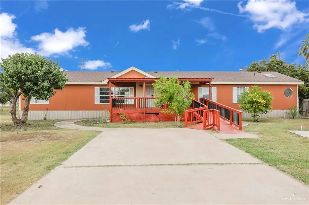 2711 Abraham Street, Donna