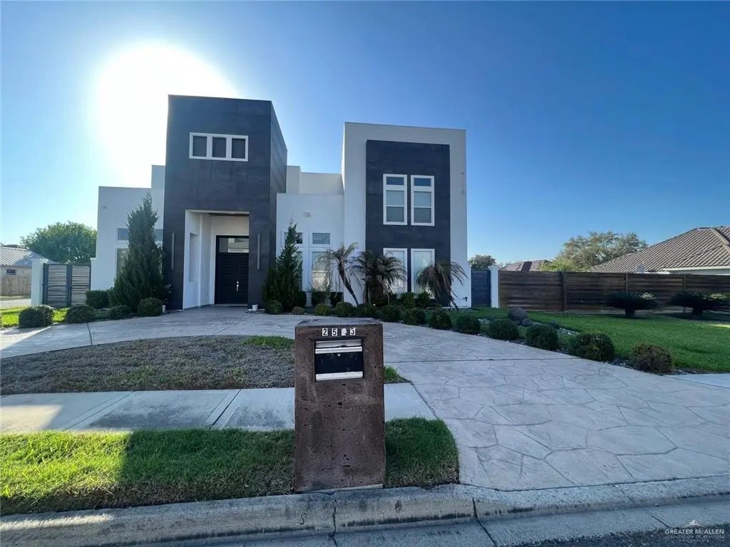 2505 May Drive, Mission