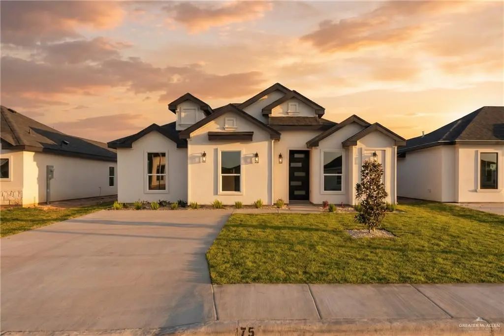 442 Sandy Lane, Donna