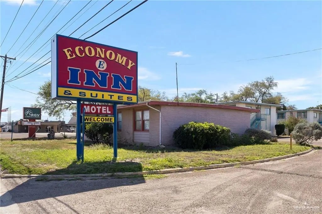 709 E Business 83, Weslaco