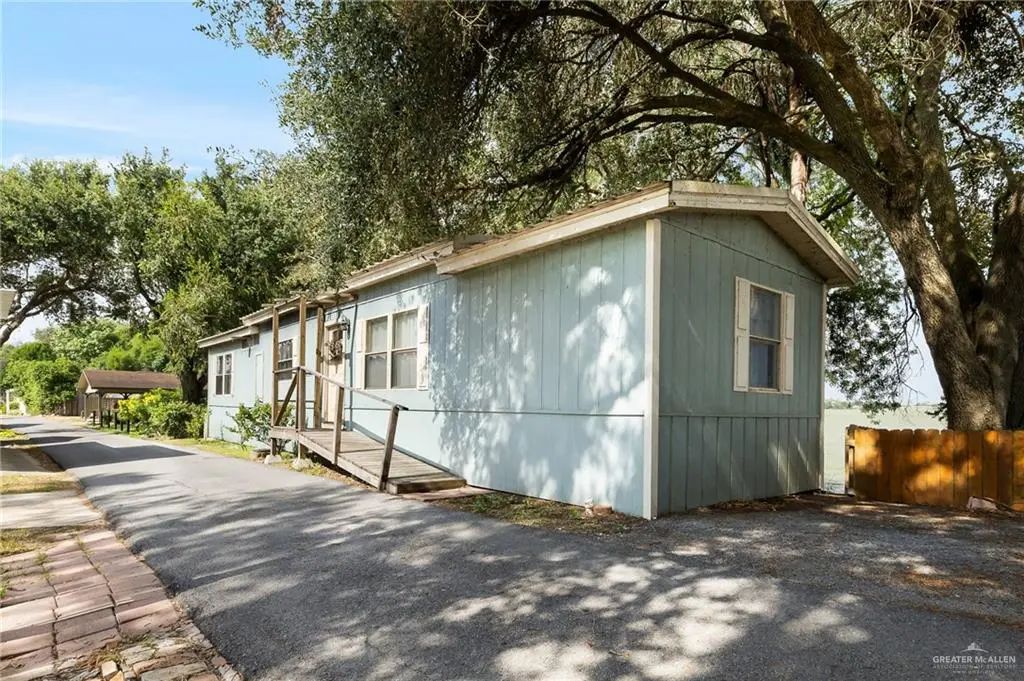 8406 Lago Vista Drive, Edcouch