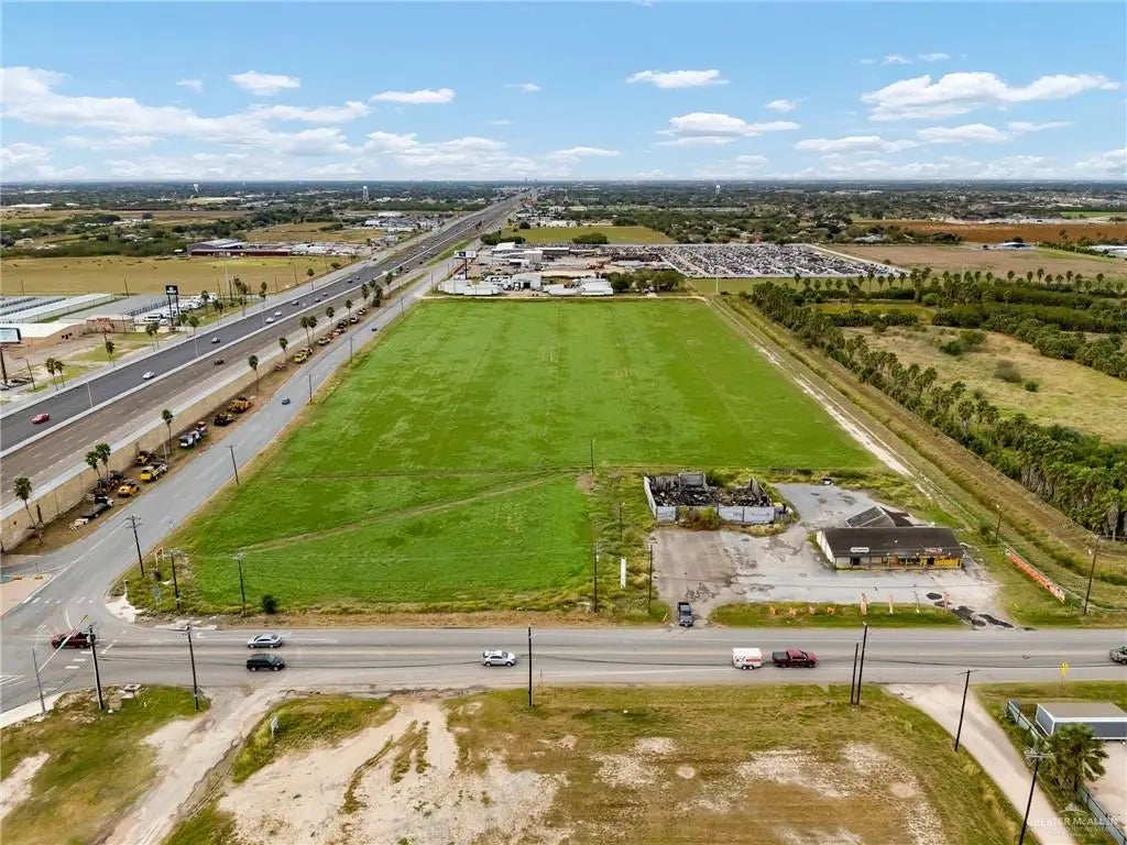 N Val Verde Road, Donna